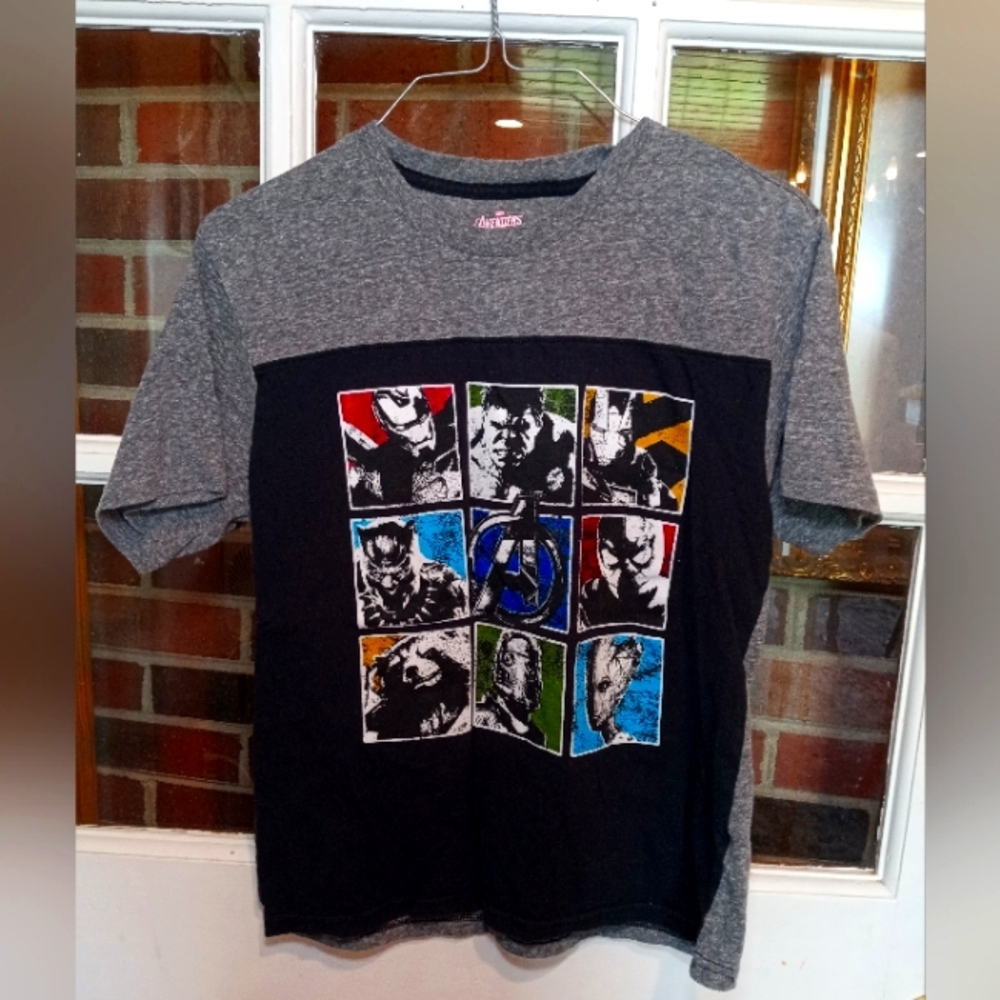 Marvel Avengers Infinity War boys size M 10/12. Gray and Black main colors